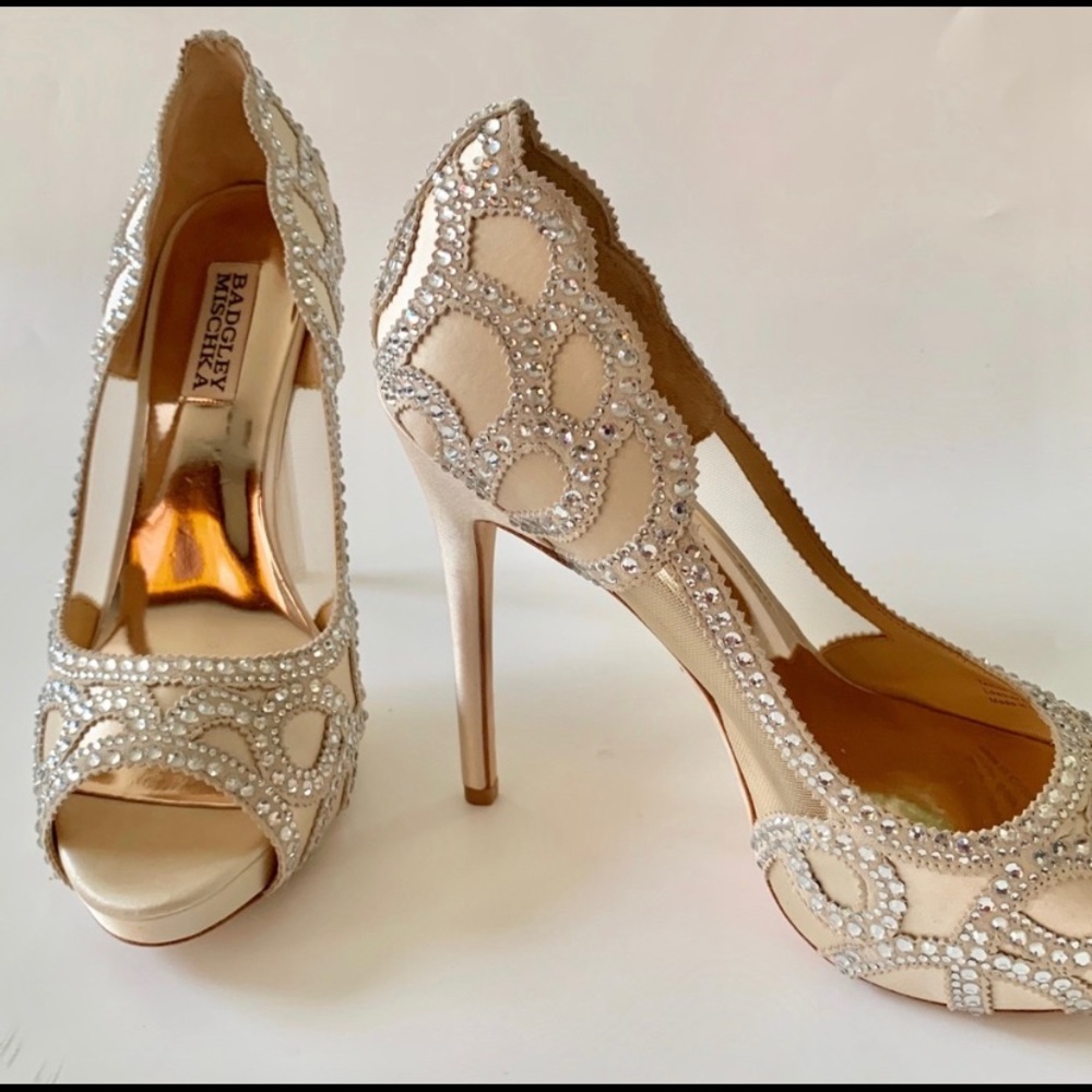 GORGEOUS Badgley Mischka Whitney peep toe platform pumps